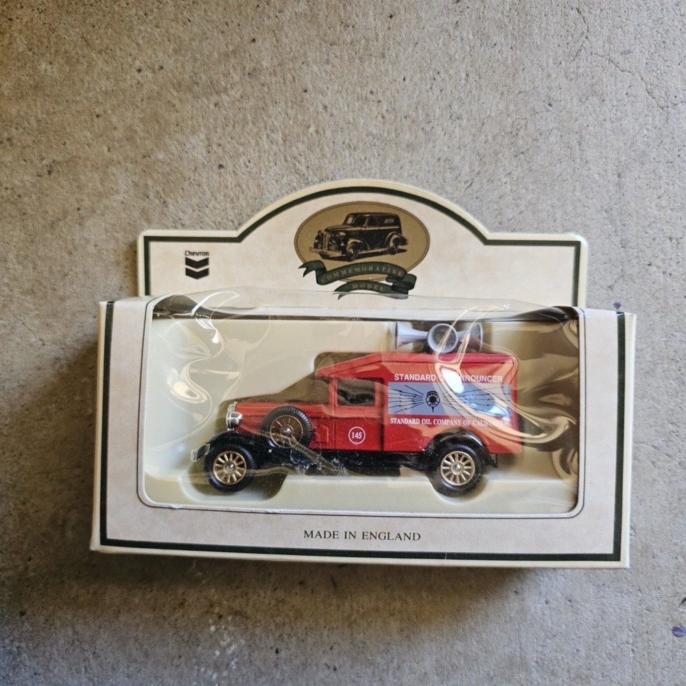 Lledo Chevron Standard Oil 1930s Announcer Die-Cast Truck Commemorative Red
